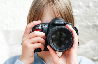 How Can a Beginner Learn to Use Manual Camera Settings?